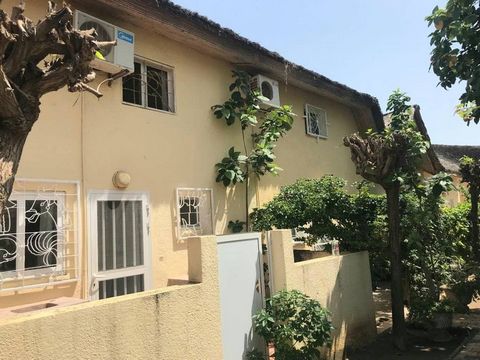 Located in the center of Saly, in a residence with private beach and shared swimming pool, walking distance to all the shops, this small furnished villa includes a bedroom, a bathroom, a living room, a kitchen, a veranda converted into a dining room ...