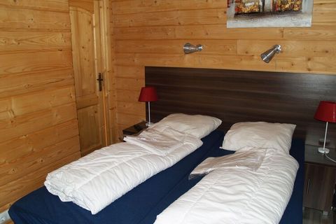 De 4-pers. chalets op Resort Brunssummerheide zijn er in verschillende uitvoeringen. Zo is er het type Boekhorst (NL-6445-22). Dit vrijstaande chalet beschikt over twee slaapkamers, waarvan één met een 2-pers. bed (of twee 1-pers. bedden) en één met ...