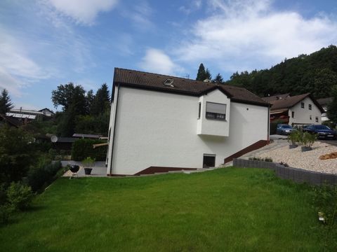 The interestingly designed terraced house is in a quiet and sunny location in Happurg, directly on hiking trails and just one kilometer from the lake. In about 30 minutes you can reach Nuremberg by car. The place has a direct S-Bahn connection.