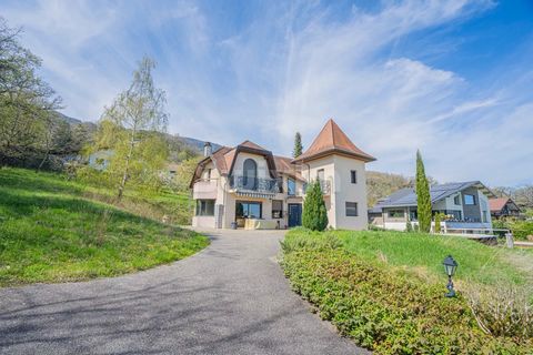 Ref. 896SR: Crozet, close to the center of the village, quiet at the end of a dead end, you will be charmed by this T6 detached house of 193m2, with a breathtaking view of Mont-Blanc and Lake Geneva, built in the 90s on a fenced plot of land with swi...