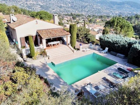 LE TIGNET PEYMEINADE, residential area, in a dominant position, not overlooked, beautiful villa of about 220 m2 offering: an entrance, large living room overlooking large terrace offering a superb open view, separate kitchen, four bedrooms, bathroom,...