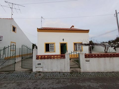 House consisting of 2 bedrooms, 2 bathrooms and a living room with a stove. It also has a garage, with use of an attic, several storage rooms, some of which are used for animal husbandry and a small vineyard. Outside there is a very spacious terrace ...
