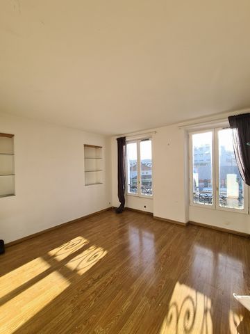 The INVEST IMMO agency offers you exclusively in BOBIGNY limite PANTIN a 2-room apartment of about 43m2. This apartment consists of a pleasant living room with a large window offering a beautiful light, a separate and fitted kitchen, a spacious bedro...