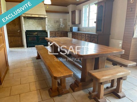 In the charming village of Givry-en-Argonne, Sophie PRINCET, Real Estate Advisor at SAFTI, offers you this spacious single-storey house of 185m². Located near schools and all amenities within walking distance, it offers an ideal setting for family li...