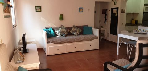 Excellent ground floor apartment in a privileged village in the Ria Formosa Natural Park. Apartment with 1 bedroom, complete living room, recently renovated and fully equipped kitchen, air conditioning, TV, renovated bathroom, parking and easy access...