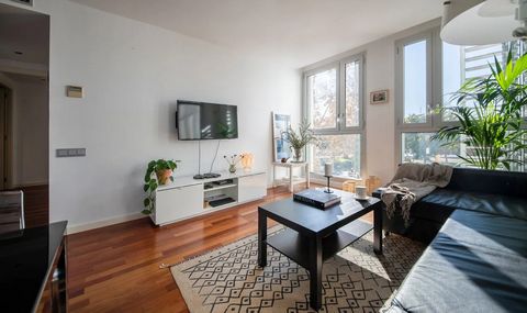 Comodidad, funcionalidad y estilo, la perfecta combinación para exprimir al máximo tu estancia. Apartamento situado en una zona muy segura donde podrás disfrutar del privilegio de alojarte cerca de la playa en Barcelona. Este apartamento ha sido dise...