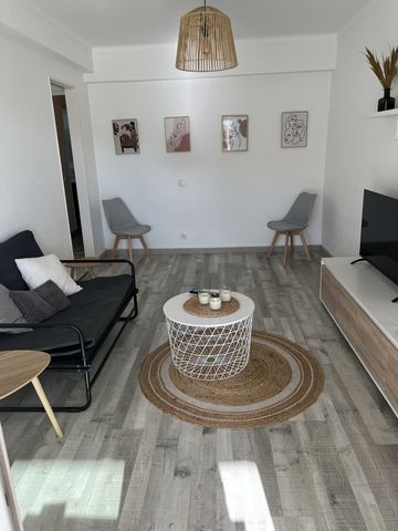 3 bedrooms apartment located in Sesimbra with fully equipped kitchen and large living room area. All room have double beds and living room area includes a sofa bed. The dining room is surrounded by wall to wall windows with views to the Sesimbra cast...