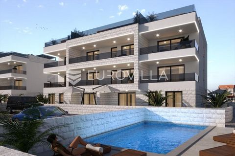 Privlaka, NEWLY BUILT luxury Villa with 10 residential units, pool for tenants only 70 m from the beach, with a beautiful open sea view located in a quiet part of Privlaka. Apartment A201 - two-room penthouse on the second floor with a closed area of...