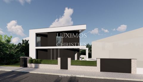 This contemporary three-bedroom villa , blends style, functionality and convenience in a quiet urbanisation, located perfectly between Alvor and Lagos, in the final stages of construction. On entering the home, the hallway leads to an inviting living...