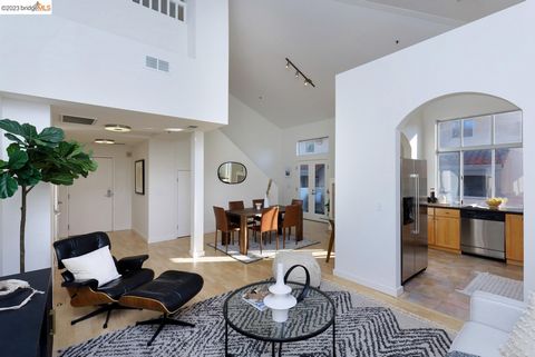 MIDTOWN LOFTS STUNNER! Enjoy all the Best of Oakland's Uptown & Downtown. Chic & sunny loft-style condo with soaring ceilings and glorious natural light. Expansive 2-level floor plan is approximately 1050 sq. feet. The Midtown is a 20-unit, two-build...