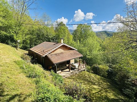 Charming wooden chalet of 55 m² of living space on 1735m² of wooded land. Ideally located in a dominant position on the heights of the village of Soueix, quiet without nuisance, 5 minutes from shops. On one level, the property is composed as follows:...