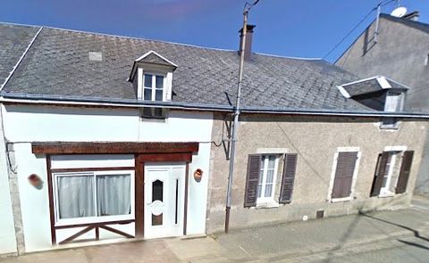 25 minutes from CHARTRES SUD, Romuald JAULNEAU ... offers you a stone house to renovate of about 180 m² of living space with a convertible attic. This property includes a living room, a kitchen, 4 bedrooms, 2 of which are on the ground floor, a showe...