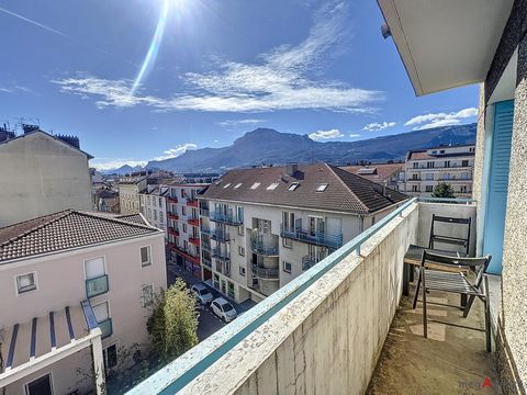 New - Chorier - Berriat sector, ideally located for all amenities (station, tram, bus, shops and schools) discover this beautiful 97 m² double apartment with 2 balconies and a clear, not overlooked view of the Vercors. The apartment consists of a 24 ...