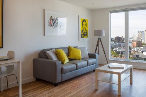 Färdigställd Manchester Apartment, A1177   För investeringsändamål eller ägarbebodda - minst 35% deposition krävs   Ett lyxigt fastighetsprojekt i Manchester med utsikt över den historiska och fantastiska Salford Quays vid vattnet, erbjuder totalt 14...
