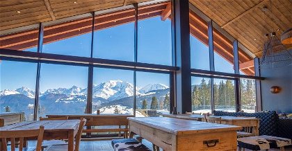 This stunning apartment is just perfect! It is just steps away from the pistes, comes with access to hotel services including a swimming pool, and just look at the view out of those windows! * Accommodation Just five minutes walk away from the ski li...