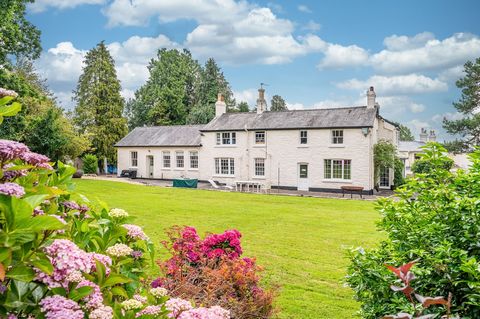 Tucked away on the Western fringe of Abergavenny town within the beautiful Brecon Beacons National Park (Bannau Brycheiniog National Park) a short distance from excellent transport links. This interesting period property is the former coach house to ...