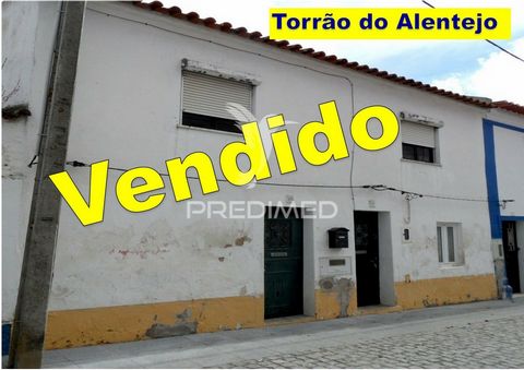 Looking for housing to remodel to your liking? So it's here, in the historical center is this look no further... HOUSE in Torrão doAlentejo of 2 floors and with 2 independent entrances, with 6 divisions, with patio and well water. VILLA : in need of ...