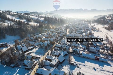 The property is located in Biały Dunajec at Miłośników Podhale Street, 5 km from Zakopane in a quiet area, and yet very well connected to tourists and recreation. Land property developed with two buildings. A residential building, a commercial premis...