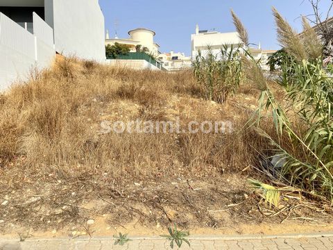 Plot of land with 500m2, located in Albufeira, with the possibility of building a house with two floors with a total area of 280m2. Located in an area with villas, just a few minutes drive from many beautiful beaches and all facilities such as superm...
