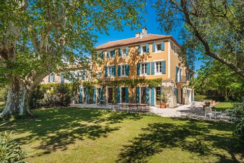 Country estate full of potential surrounded by rolling green countryside.This large 8 bedroom property, rich in charm, is a former wine estate set in a peaceful location on lovely flat grounds with orchards.The very bright living rooms with terracott...