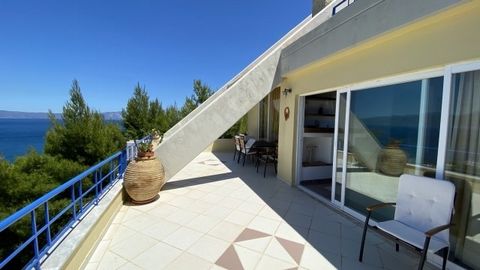 For Sale Villa, Malesina 266sq.m , 12 rooms ,3 level/s ,4 Bedroom/s ,2 WC , 3 parking , 1990 built year , features: Luxury, Airy, Holiday Home ,  price: 400.000€ Features: - Garden - Balcony