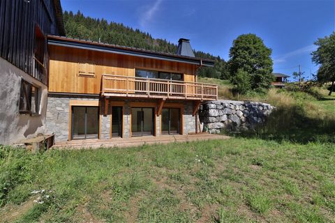 This newly built chalet is on a small road on the Mont Chery side of Les Gets, leading up to Lassare. Its position offers wonderful, south-facing views, easy access to walking on Mont Chery, is close to the town and is on the shuttle bus route. * Acc...