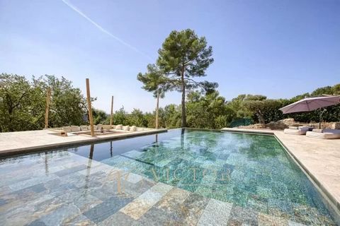 In a quiet cul-de-sac. In a peaceful area of Tourrettes sur loup, come and discover this contemporary villa of about 470m² of total area, including 210m2 of basement. Located on a plot of 2719m² planted with olive trees, fruit trees, plants, Heated p...