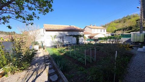 ESPERAZA - R+1 HOUSE - 2 BEDROOMS - GARAGE - GARDEN - Come and discover this pretty house of about 85 m² on a plot of 423 m² with garden with trees and totally fenced. It consists on the ground floor of a dining area and an open kitchen fully fitted ...
