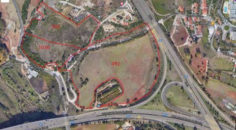 Junction of three rustic plots of land totalling 10.5 ha. Does not allow construction. Just a small house. With river view, close to the Quinta Da Moura development. Characterised by its mild climate, Oeiras is one of the most developed municipalitie...