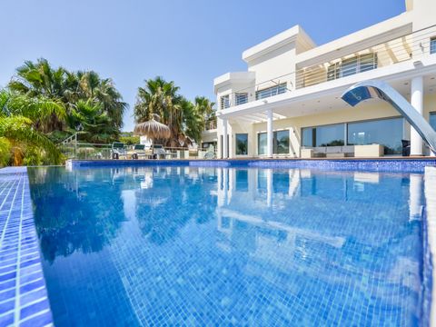 Big luxury villa for sale in La Fustera, situated just 1,3 Km from the beautiful La Fustera Beach, supermarket, restaurants, bus stop..., very close to Moraira and Calpe. This wonderful modern mediterranean style villa enjoys very nice sea views, ple...