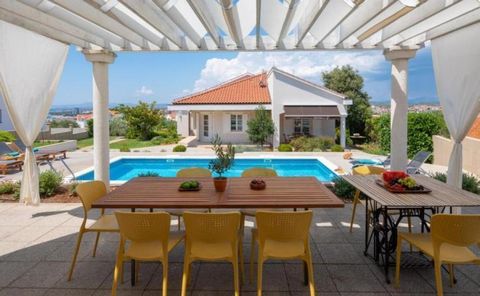 Beautiful villa in Vodice area with wonderful sea views! Nestled atop a serene hillside, surrounded by lush greenery and fragrant Mediterranean flora, this stunning villa offers a tranquil retreat from the hustle and bustle of daily life. Spanning 25...