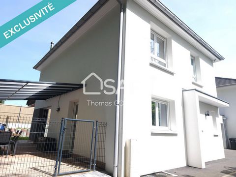 Thomas COSTANZO presents you with this great opportunity in Bartenheim (68870). Located in a quiet neighborhood at the end of a dead-end street, you will find this modern house paired with a 105m² garage on a 392m² plot with no overlooking neighbors....