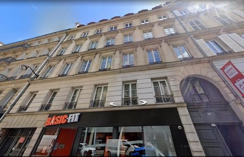 Paris 9e - Rue de la Chaussée d’Antin - Emplacement de parking, facile d'accès, situé au niveau - 4 (largeur 2.10 m, longueur 4.5 m, hauteur 2m) Charges trimestrielles de 75 €. INFORMATIONS LOI ALUR : Bien soumis au statut de la copropriété, représen...