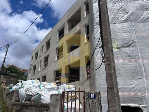 Nuevo Apartamento de 3 Habitaciones en Rio de Mouro, Sintra Presentamos una excelente oportunidad de inversión: un nuevo apartamento de 3 habitaciones en construcción, ubicado en la encantadora zona de Rio de Mouro, Sintra. Esta propiedad ofrece una ...