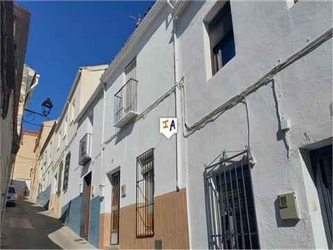 In der begehrten historischen Stadt Alcala la Real im Süden der Provinz Jaén in Andalusien, Spanien, befindet sich dieses Reihenhaus mit 3 Schlafzimmern, Patio und Sonnenterrasse. Es wird teilmöbliert für 35.000 € verkauft und ist bezugsfertig und re...