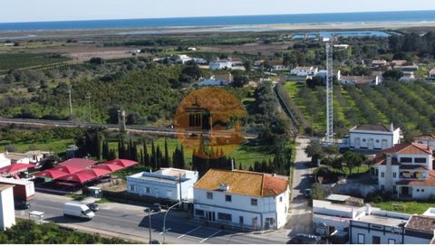 This excellent property consists of a commercial part on the ground floor and a residential part on the 1st floor. It is just 800m from the sea, in the town of Livramento, parish of Luz de Tavira and Santo Estêvão, next to the EN125, which makes this...