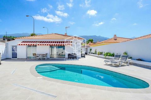 We offer for sale a wonderful detached villa in the coastal tourist area in the south of Tenerife - Callao Salvaje. The villa is located on a plot with an area of 367 m2, with a large terrace and its own private swimming pool. This property has a liv...