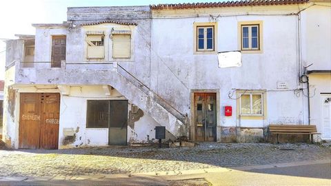 House in the center of Anobra, Largo 1º de Maio, nº 1, is located in a quiet and consolidated residential area, with good access to both Condeixa-a-Nova and Coimbra, next to the Paul de Arzila Natural Reserve and 10 minutes from the ruins of Conímbri...