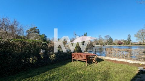 THE SMALLEST HOUSE ON THE SHORES OF LAKE ENGHIEN KW Partners, François Joly and Sylvie Thierry offer you this pretty house on the edge of Lake Enghien. Ideal for a single person or a young couple, for a delightful and romantic pied-à-terre, for a sec...