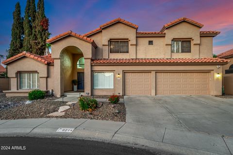 WOW. This stunning home is in the magic 85254 Scottsdale zip code with NO HOA! It features 4 bed +theatre/bonus room, 3 bath, a spacious 3 car garage and is a dream come true! Prepare to be impressed by an exquisite interior showcasing a soothing pal...