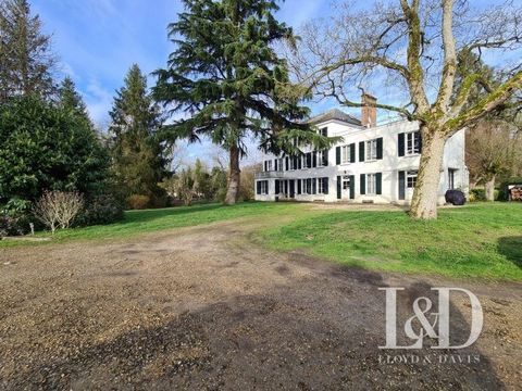 On a plot of 2300 m², located on the banks of the river (the Juine), this majestic bourgeois residence, bearing witness to its history since 1850 and subtly enlarged in 1924, offers a living area of 454.95 m² where every detail exudes the charm and e...