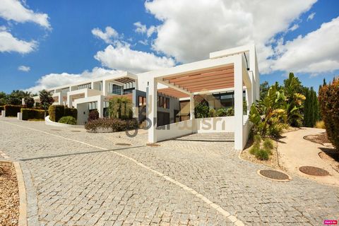 Bienvenue dans votre nouvel appartement de 2 chambres dans la belle région de Silves, l’un des joyaux de l’Algarve, connu pour son riche patrimoine historique et sa beauté naturelle. Nous vous présentons cette charmante propriété de 2 chambres, situé...