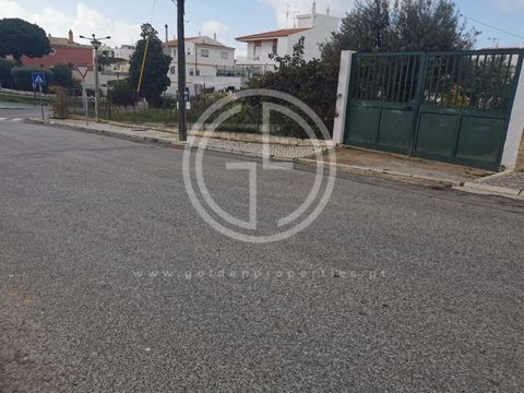 Urban land plot for residential construction, with a total area of 423m². Located in the center of Montenegro, in an urbanization with existing houses, close to all services, University, Hospital, pharmacies, schools, supermarkets, etc. This is a uni...