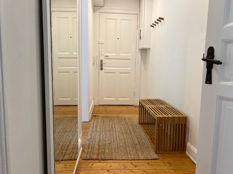 This georgeous flat is nearby Mühlenkamp and directly in Winterhude. The bedroom has a closet and a big comfortable bed. In the livingroom you find more storage space in two commodes. The couch can also be used for sleeping and a television is also a...