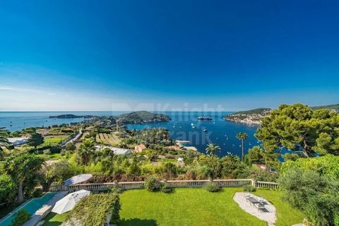 Förmodligen den bästa panoramautsikten över havet på Medelhavet, som omfattar både halvön Cap Ferrat och den underbara bukten Villefranche sur Mer. En vacker och rymlig villa på 450 m² med hiss, hall, stort mottagningsrum, matsal, kök, 5 sovrum, 5 ba...