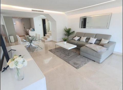 This modern 2 bedroom penthouse is located in the exclusive and sought-after area behind Puerto Banus, Marbella. It is ideally situated just a few minutes' walk away from restaurants and cafes, and Puerto Banus and the beach are 15 minutes on foot. T...