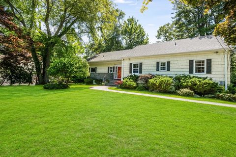 This lovely, well maintained, three-bedroom Ranch perfectly situated between Mamaroneck and Scarsdale offers total privacy and a host of luxurious features. This house has the desired floor plan that everyone wants today. The oversized great room boa...