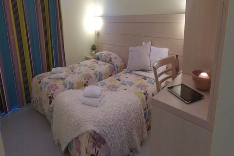 Este complejo vacacional ideal para familias se encuentra a las afueras de la bonita localidad de Piriac-sur-Mer, a solo 500 m de la playa del Atlántico. Un total de 34 casas adosadas (en planta baja o en 2 plantas), cada una con su propia terraza, y...