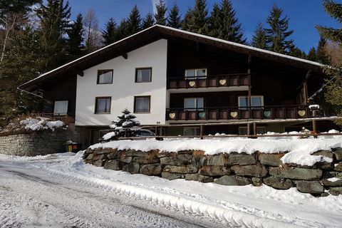 Le studio à Bad Kleinkirchheim possède Capacité pour 2 personnes. Logement de 16 m² coquet et meubles nouveaux, situé en première ligne de golf et au pied des pistes de ski, avec vue sur la montagne et la piste de ski. La location se trouve à 50 m de...