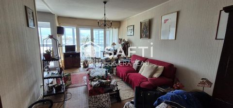 Avec travaux : En dernier étage, appartement T4 avec 3 chambres de 82m² habitables, cave et place de parking extérieure.